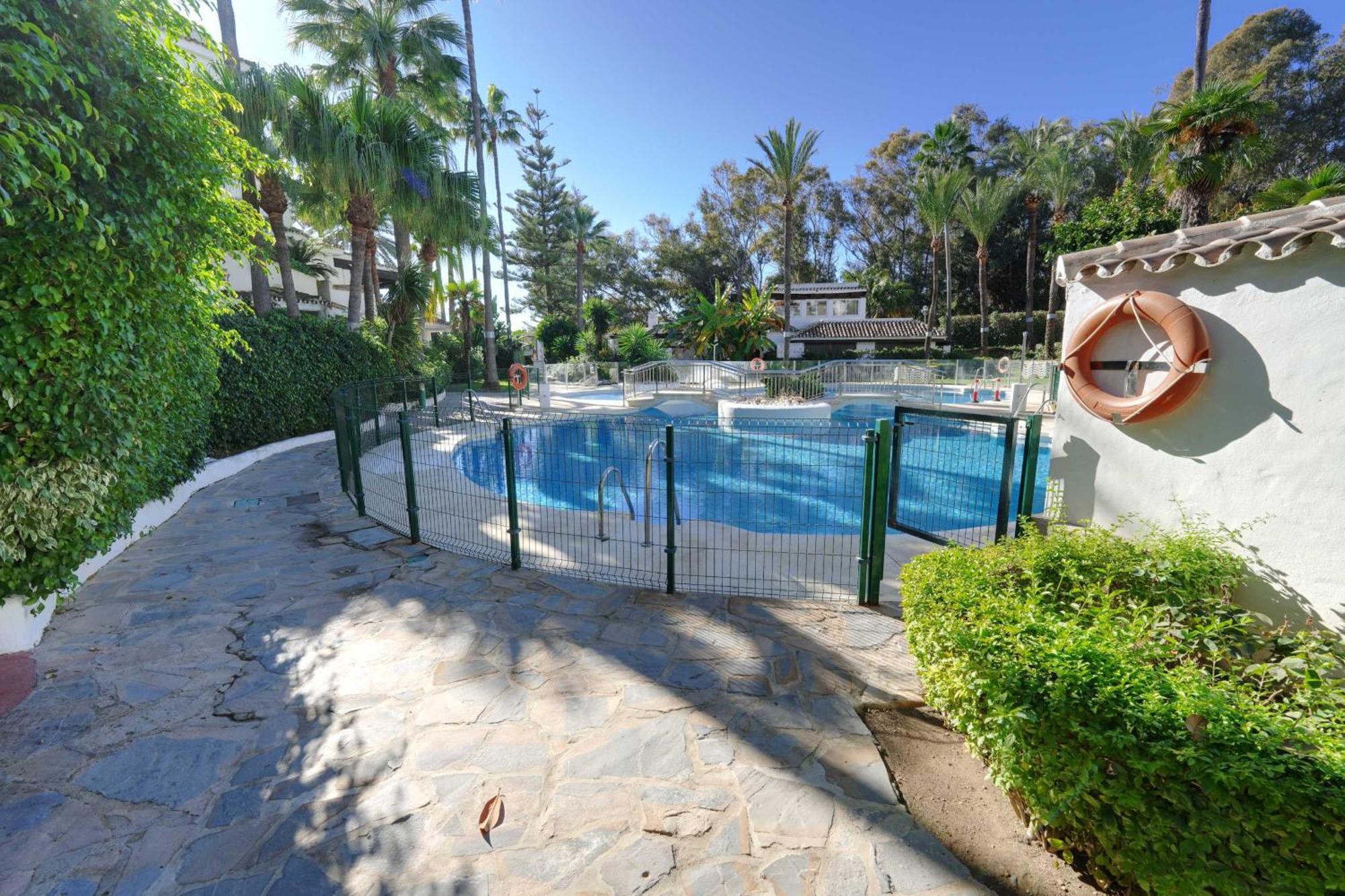 1104 First Line Beach Apartment Golden Beach Pool Marbella Exterior photo